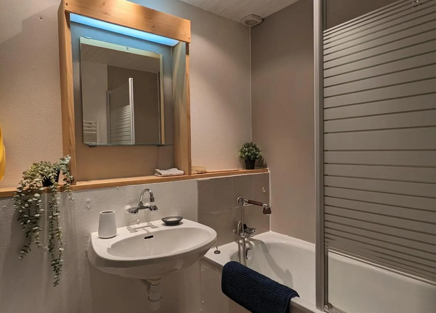 Holiday home Les Gouttes Hotes - Maison De Charme Essertines-en-Chatelneuf France