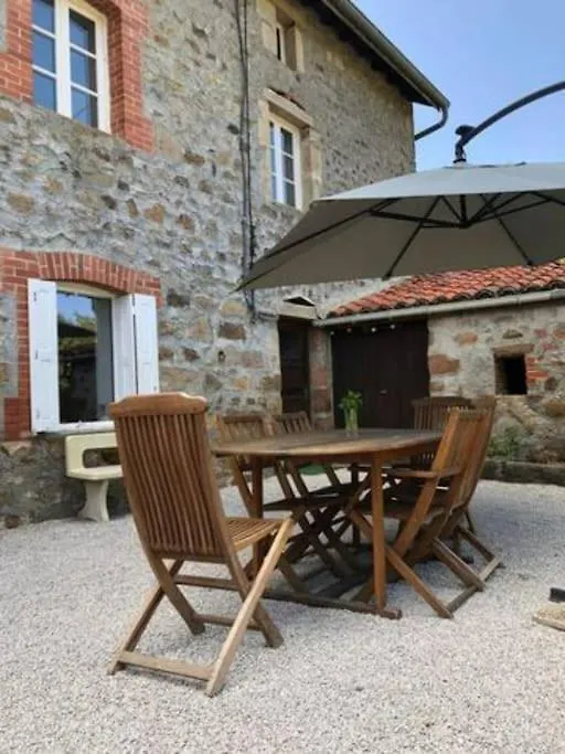 Holiday home Les Gouttes Hotes - Maison De Charme Essertines-en-Chatelneuf